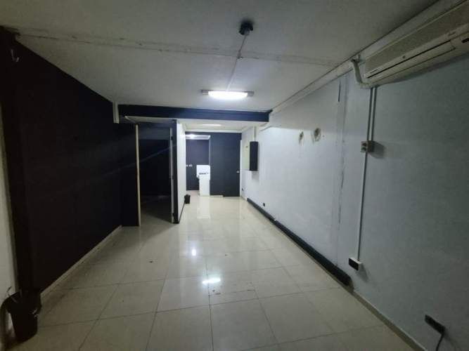 LOCAL COMERCIAL YUNGAY 475. Edificio Medico Escorial