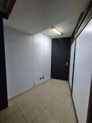 LOCAL COMERCIAL YUNGAY 475. Edificio Medico Escorial