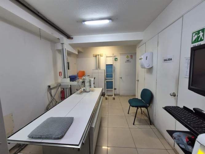 LOCAL COMERCIAL YUNGAY 475. Edificio Medico Escorial