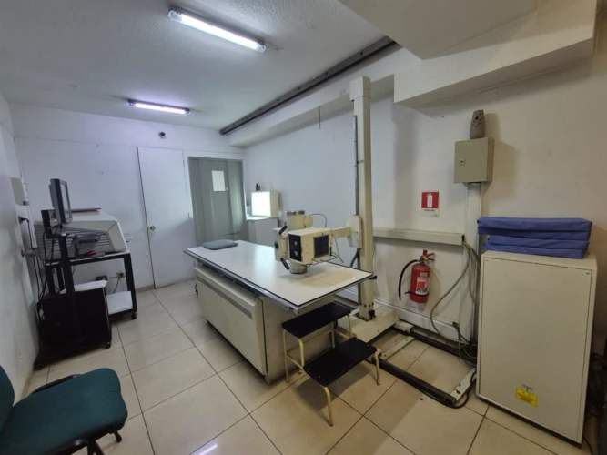 LOCAL COMERCIAL YUNGAY 475. Edificio Medico Escorial