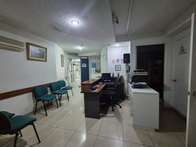 LOCAL COMERCIAL YUNGAY 475. Edificio Medico Escorial