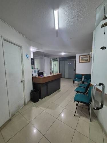 LOCAL COMERCIAL YUNGAY 475. Edificio Medico Escorial