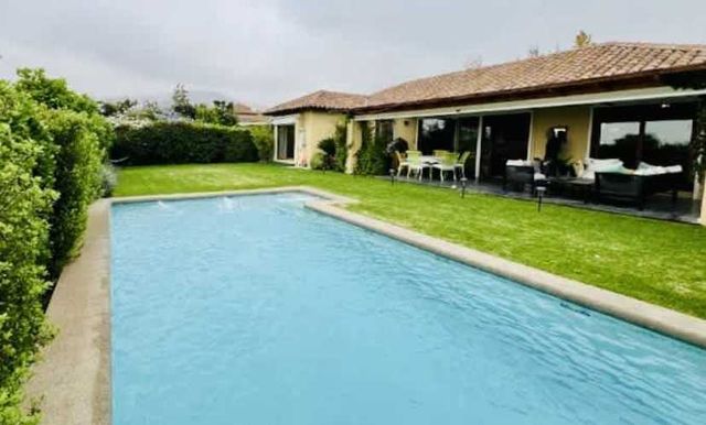 CASA PIEDRA ROJA, CHICUREO