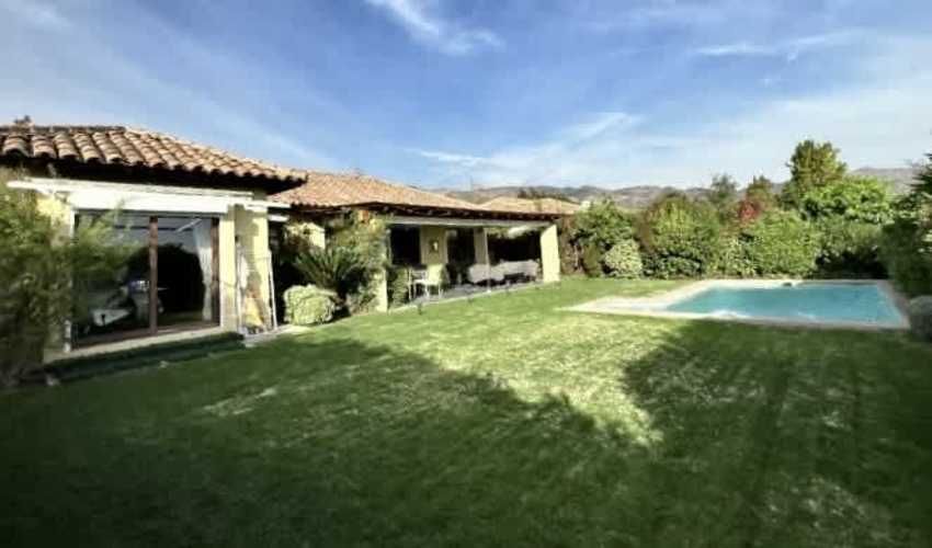 CASA PIEDRA ROJA, CHICUREO