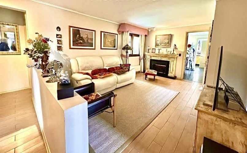 CASA PIEDRA ROJA, CHICUREO