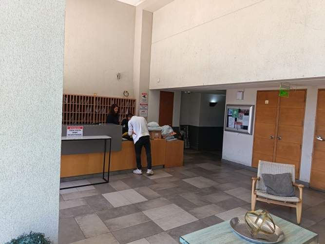 Acogedor departamento seminuevo a pasos  Metro Lo Ovalle