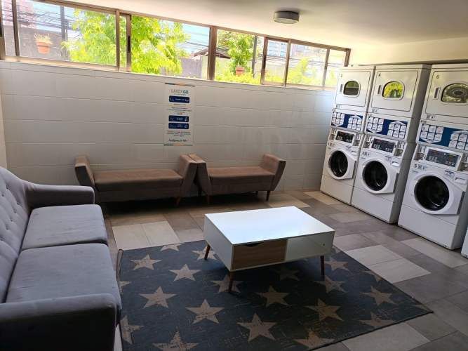 Acogedor departamento seminuevo a pasos  Metro Lo Ovalle