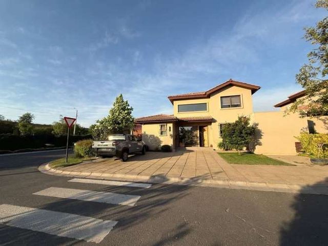 CASA Condominio Alcázar