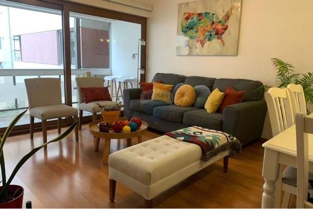 Venta amplio depto duplex en las condes