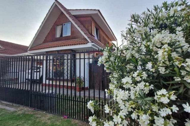 Acogedora casa en parque tobalaba