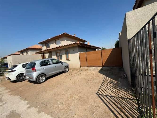 CASA CONDOMINIO LOS NIDALES