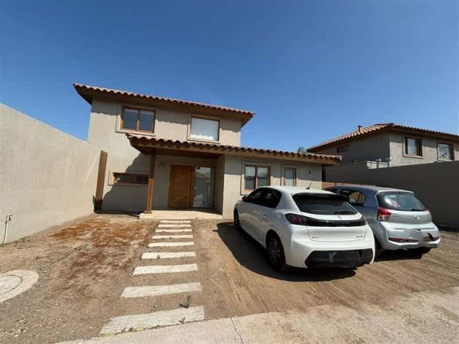 CASA CONDOMINIO LOS NIDALES