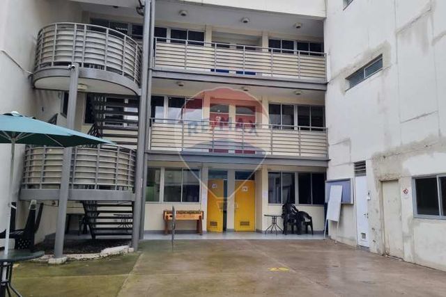 Centro educativo en venta en barrio universitario