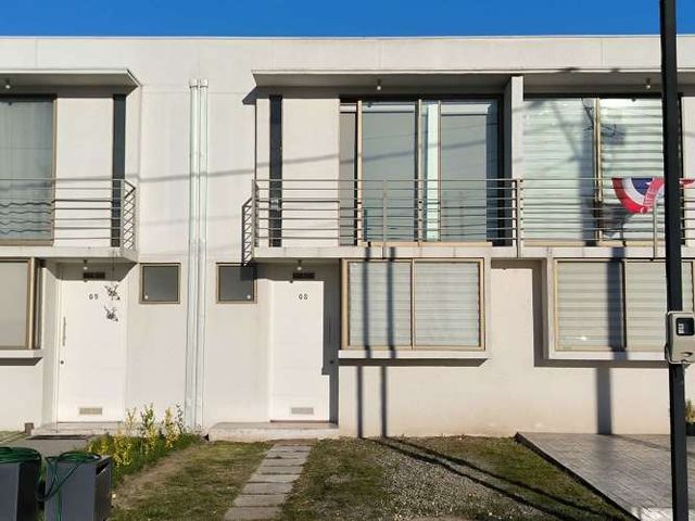 Vivienda de 2 pisos en condominio Town House