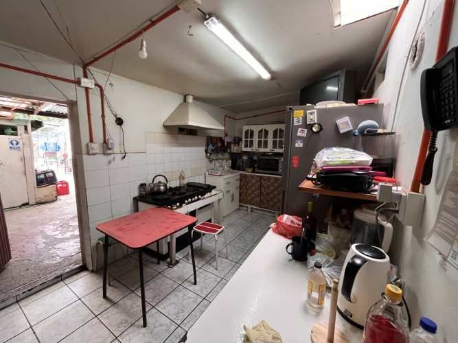 Fuente de Soda 140 m2 útiles, 2.100 m2 terreno