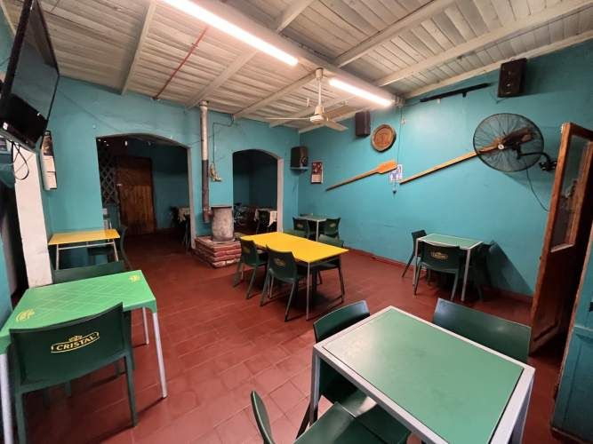 Fuente de Soda 140 m2 útiles, 2.100 m2 terreno