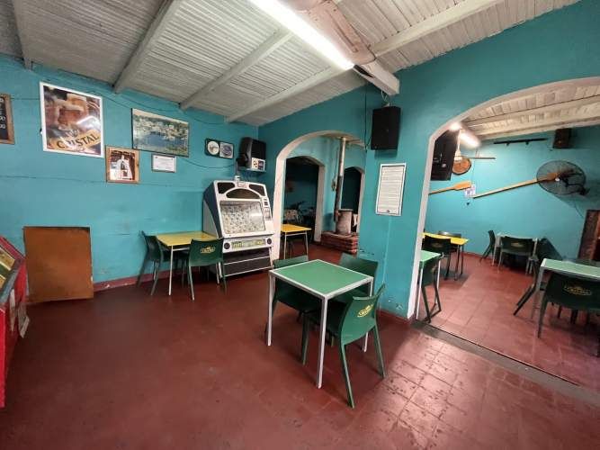 Fuente de Soda 140 m2 útiles, 2.100 m2 terreno