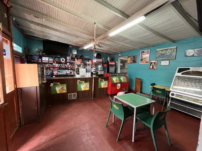 Fuente de Soda 140 m2 útiles, 2.100 m2 terreno