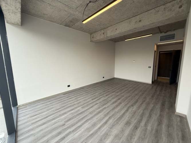 Oficina 31 m2 con estacionamiento y bodega