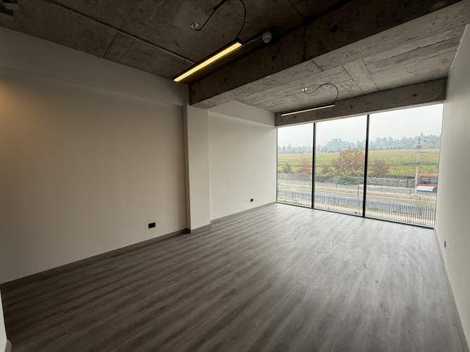 Oficina 31 m2 con estacionamiento y bodega