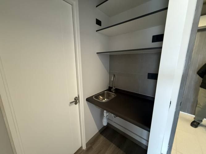 Oficina 31 m2 con estacionamiento y bodega