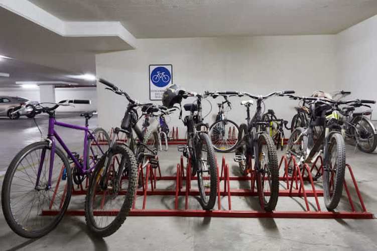 DEPARTAMENTO CON GRAN CONECTIVIDAD  1D 1B