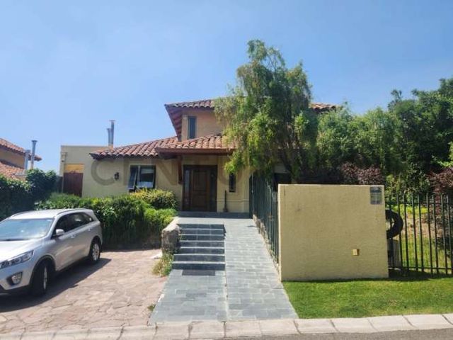 Se Vende Casa Peñalolén, Las Pircas en Condominio