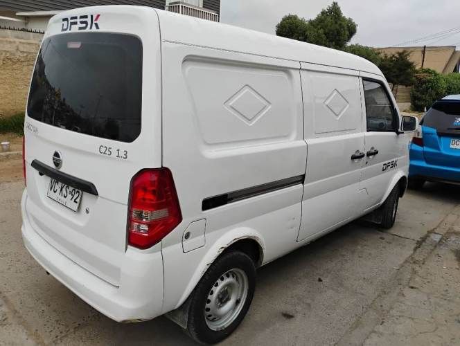 Se vende furgón con poco uso