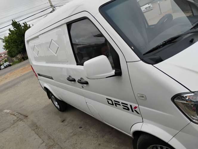 Se vende furgón con poco uso