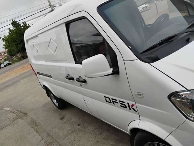 Se vende furgón con poco uso