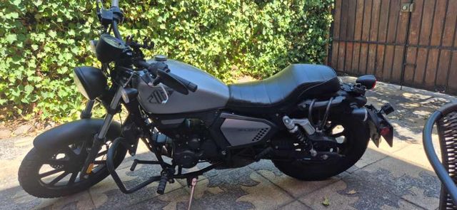 Se vende moto Keeway K-light-202 año 2023