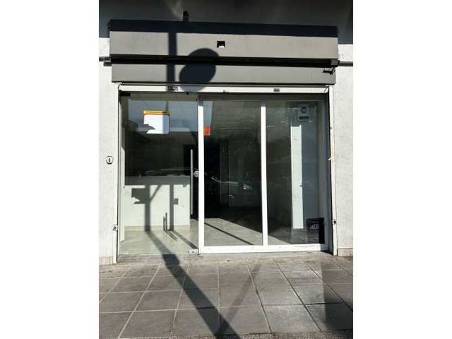 ¡Arriendo de último local disponible! - a pasos de metro Universidad de Chile,