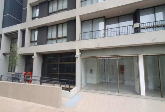 Nueva placa comercial en Estación Central, Placilla 76