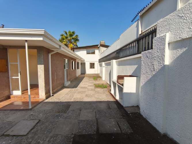 EXCELENTE PROPIEDAD REMODELADA CON 2 CASAS (4D-3B) – MANUEL ANTONIO MAIRA, PROVIDENCIA