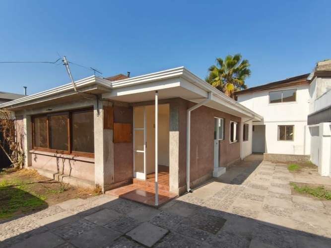 EXCELENTE PROPIEDAD REMODELADA CON 2 CASAS (4D-3B) – MANUEL ANTONIO MAIRA, PROVIDENCIA