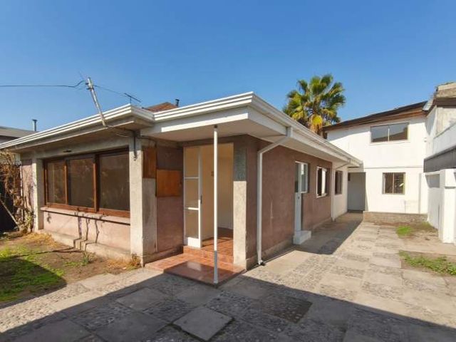 EXCELENTE PROPIEDAD REMODELADA CON 2 CASAS (4D-3B) – MANUEL ANTONIO MAIRA, PROVIDENCIA