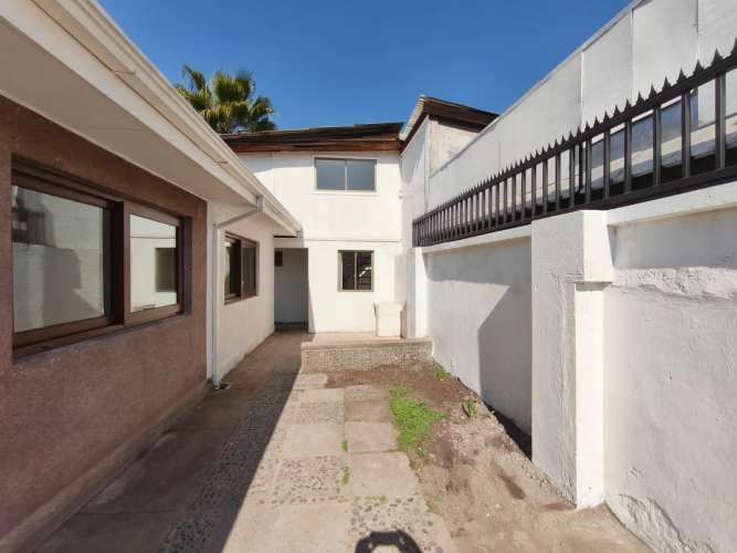 EXCELENTE PROPIEDAD REMODELADA CON 2 CASAS (4D-3B) – MANUEL ANTONIO MAIRA, PROVIDENCIA