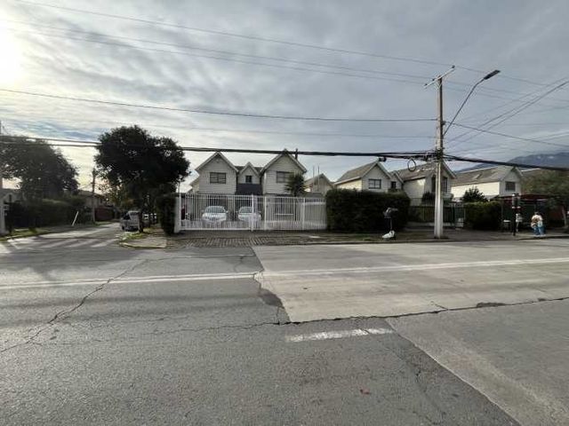 Amplia y acogedora casa con muy buena ubicación en La Florida Alto