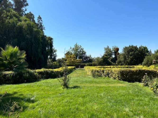 Se vende 1 parcela con casa y casa cuidador en el Monte