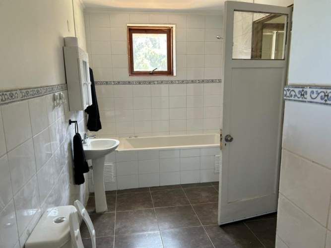 Se vende 1 parcela con casa y casa cuidador en el Monte