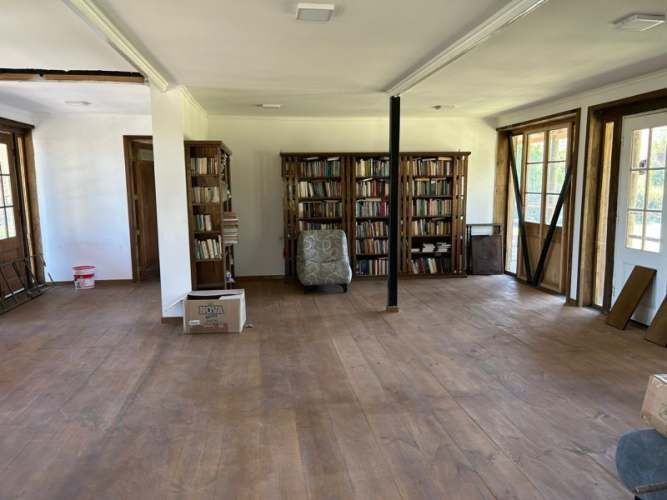 Se vende 1 parcela con casa y casa cuidador en el Monte