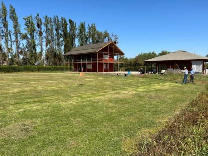 Se vende 1 parcela con casa y casa cuidador en el Monte