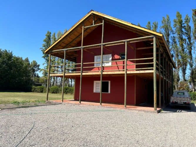 Se vende 1 parcela con casa y casa cuidador en el Monte