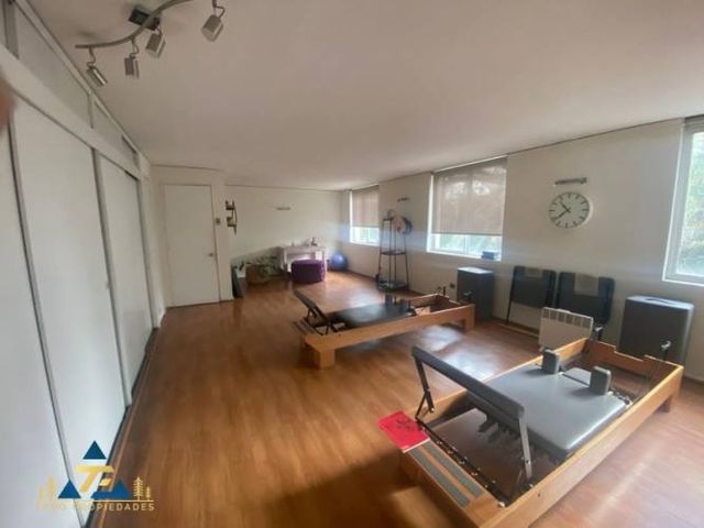 Metro Los Leones, orientación Oriente/Sur