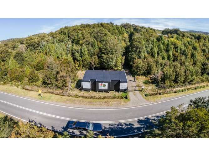 Parcela de 2 hectáreas con Local comercial a orilla de camino en Cucao