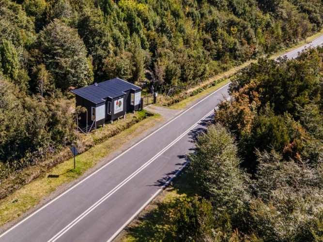 Parcela de 2 hectáreas con Local comercial a orilla de camino en Cucao