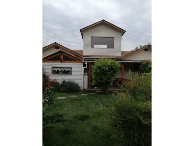 VENTA DE PARCELA CON CASA, DEPARTAMENTO, QUINCHO, JARDINES Y QUINTA FRUTAL EN CHADA, PAINE.