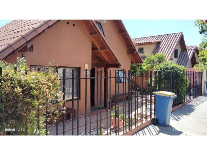 Linda, amplia y acogedora casa en Condominio El Hualle / Rojas Magallanes, La Florida