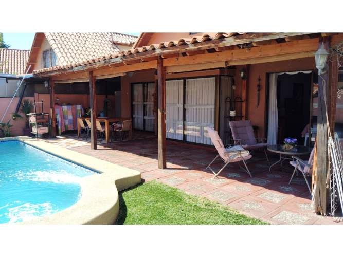 Linda, amplia y acogedora casa en Condominio El Hualle / Rojas Magallanes, La Florida