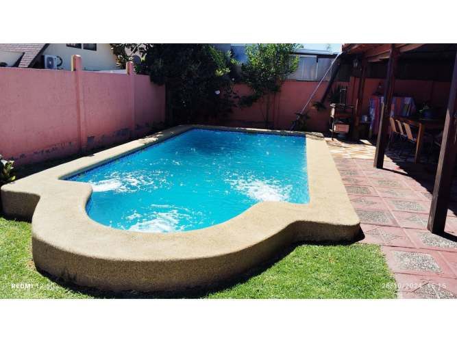 Linda, amplia y acogedora casa en Condominio El Hualle / Rojas Magallanes, La Florida